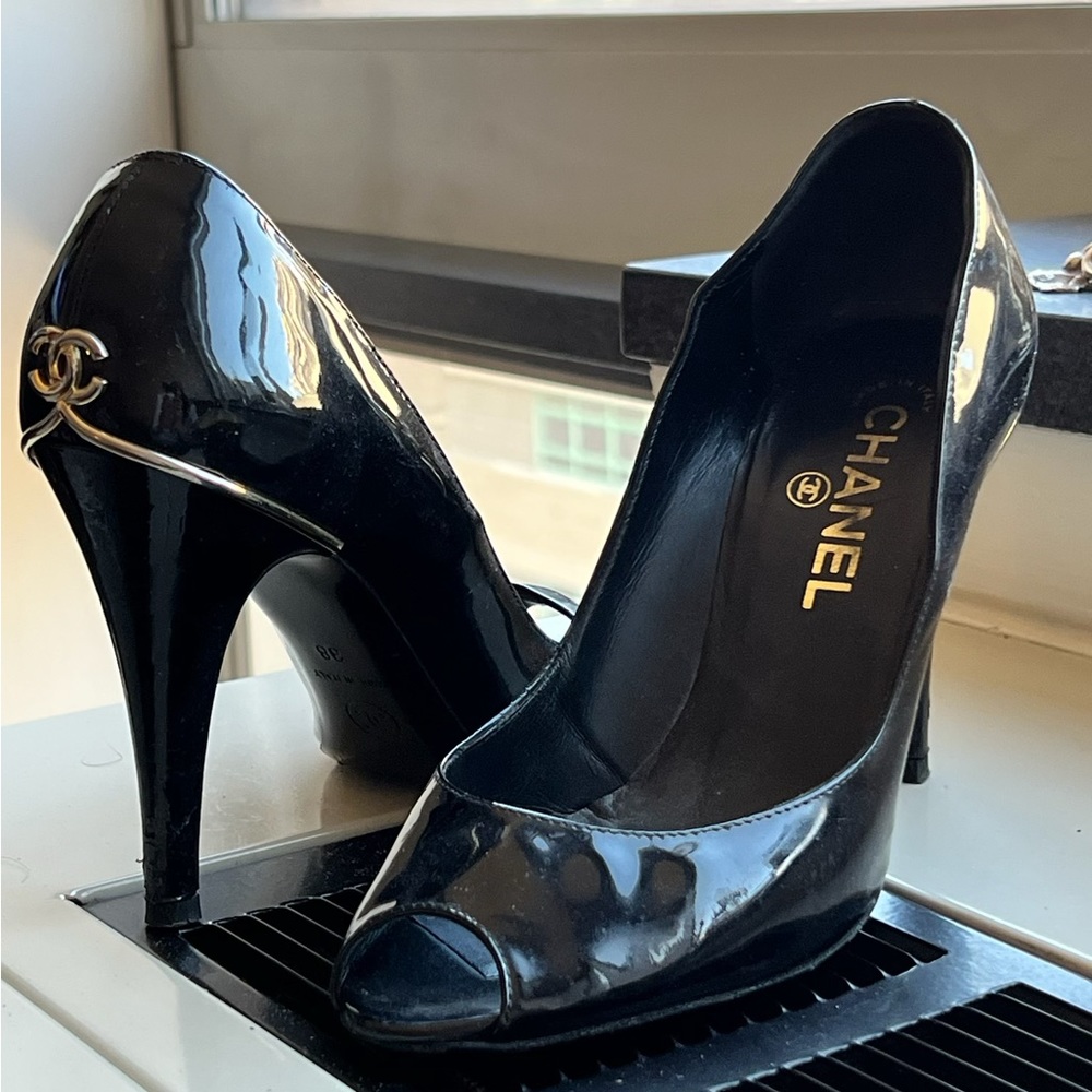 Black patent pumps